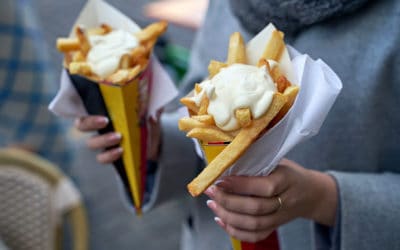 Serwowanie frytek na wynos – jakie opakowania na frytki wybrać?